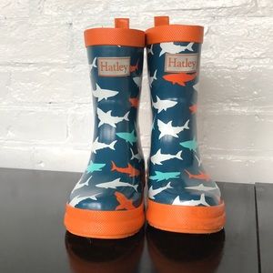 Hatley size 8 shark rain boots good condition